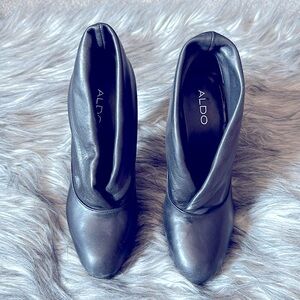Black Aldo leather bootie heel. Size 8 (euro 39). Only worn a couple times.